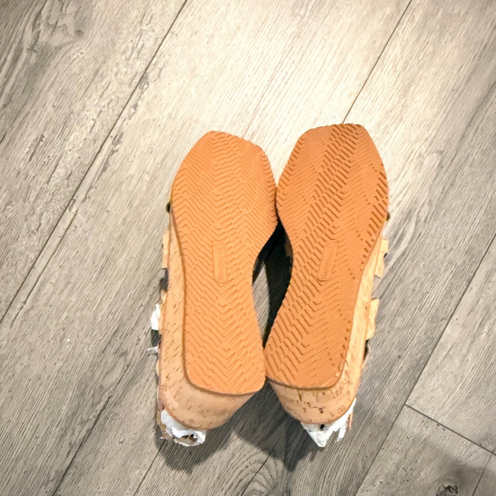 BareTraps Tan Cutout Sandals - Picture 4 of 4